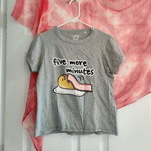 Uniqlo gray tee gudetama print